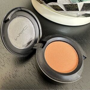 NWOT MAC TEXTURE Velvet Eyeshadow